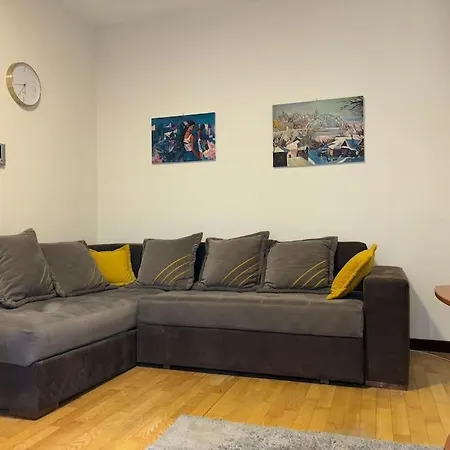 Center Apartment *